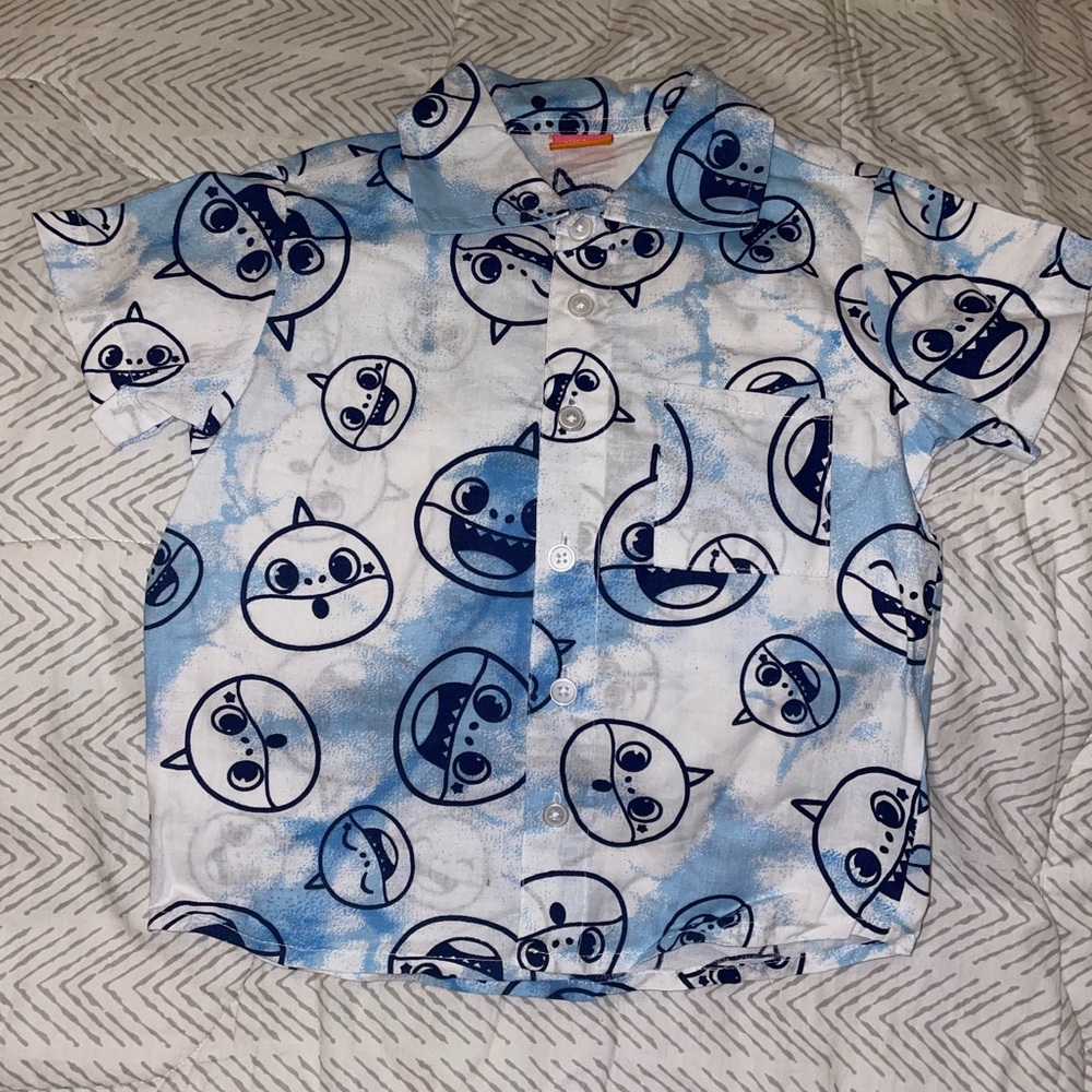 Button down - Picture 2 of 3